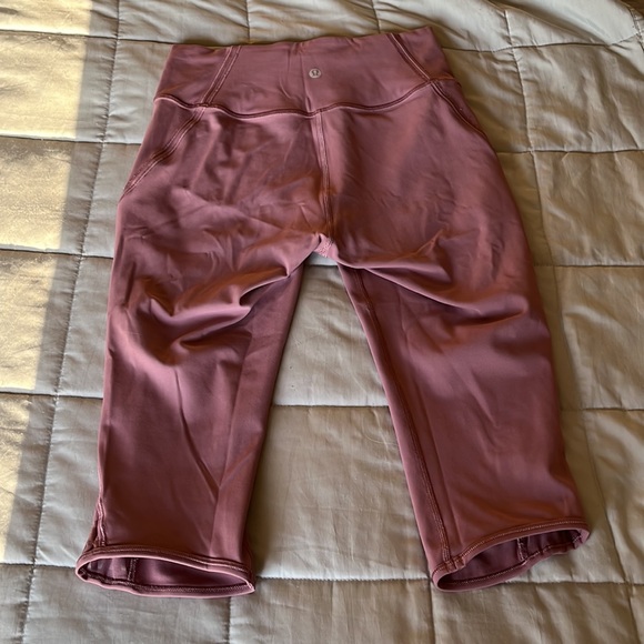 Lululemon 17” Crop athletic leggings - Picture 2 of 3